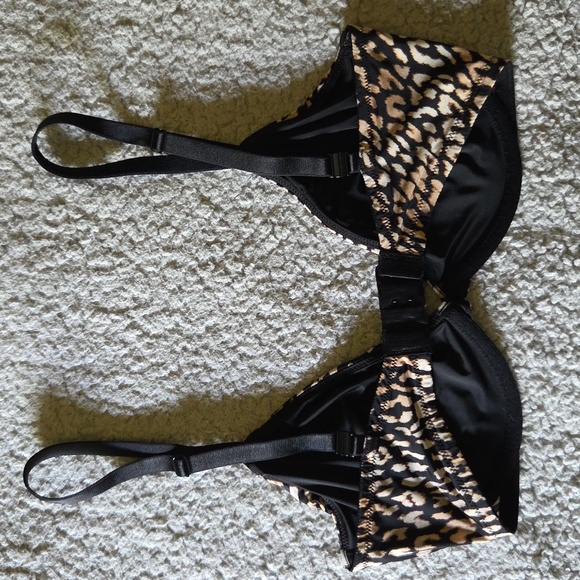 VS Silky Smooth Animal Print Unlined Demi Bra - Picture 11 of 14